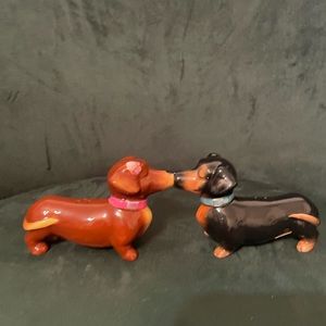 Kissing Dachshund Weiner Dog Westland Gifts Magnetic Salt and Pepper Shakers